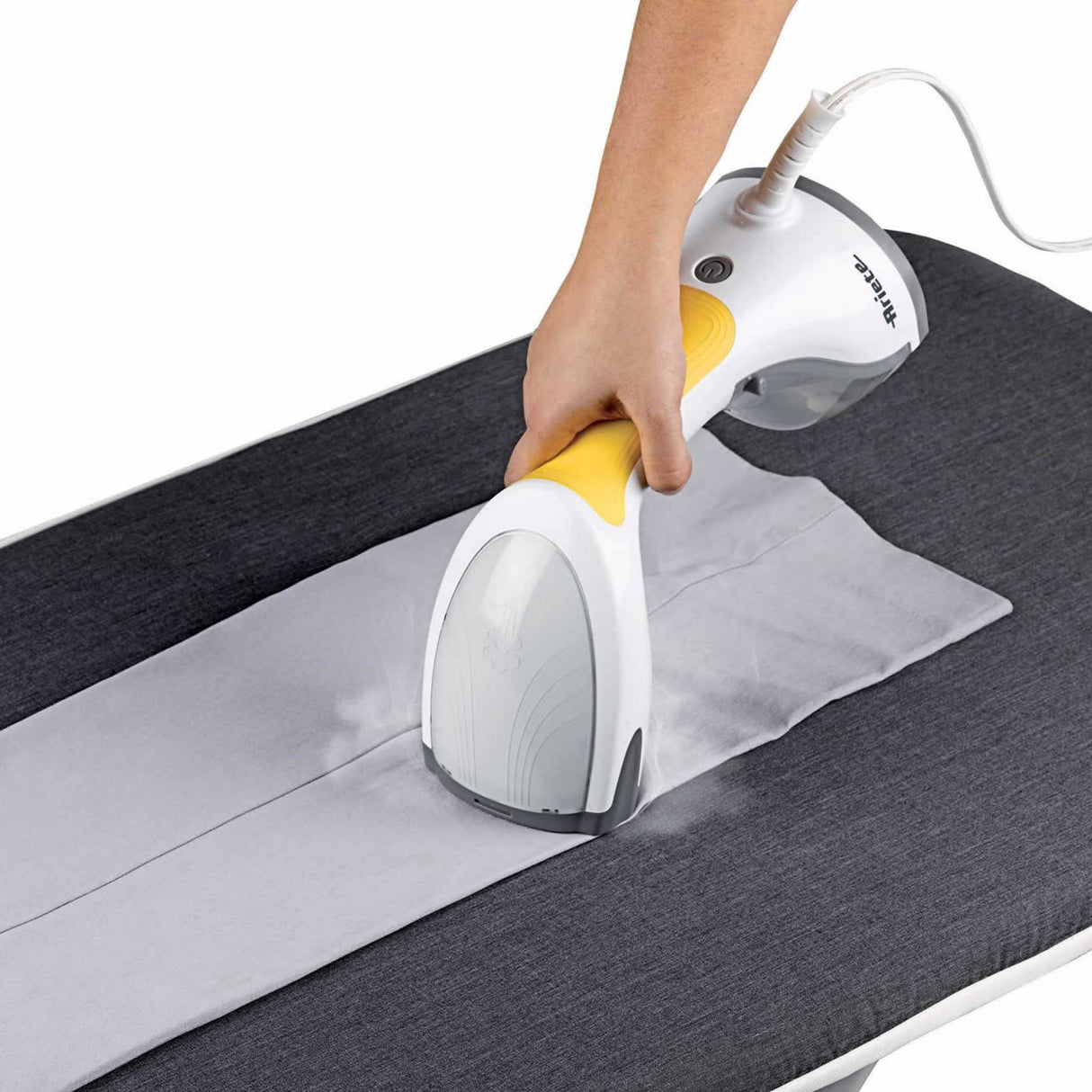 Ariete 4167 Ferro da Stiro Verticale - piastra in Acciaio Inox - Vapore continuo - Igienizza e rinfresca gli abiti - 1200 Watt - Levapelucchi - Bianco