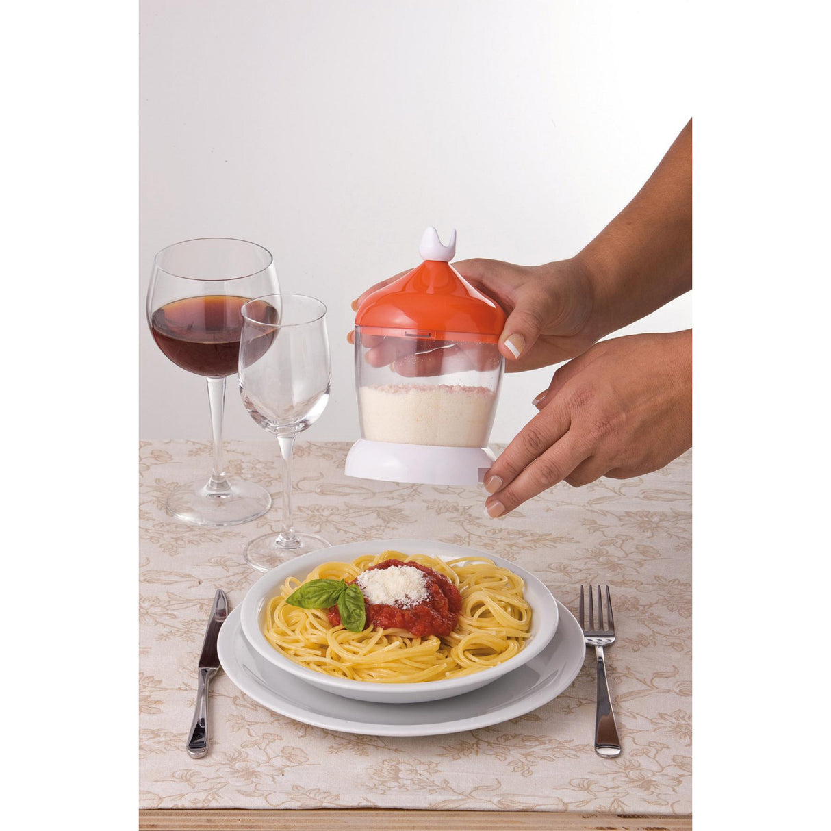 Ariete 439 Gratì Turbo - Grattugia elettrica che si trasforma in Formaggera con dosatore da tavola - Coperchio salvafreschezza - Lama Acciaio Inox