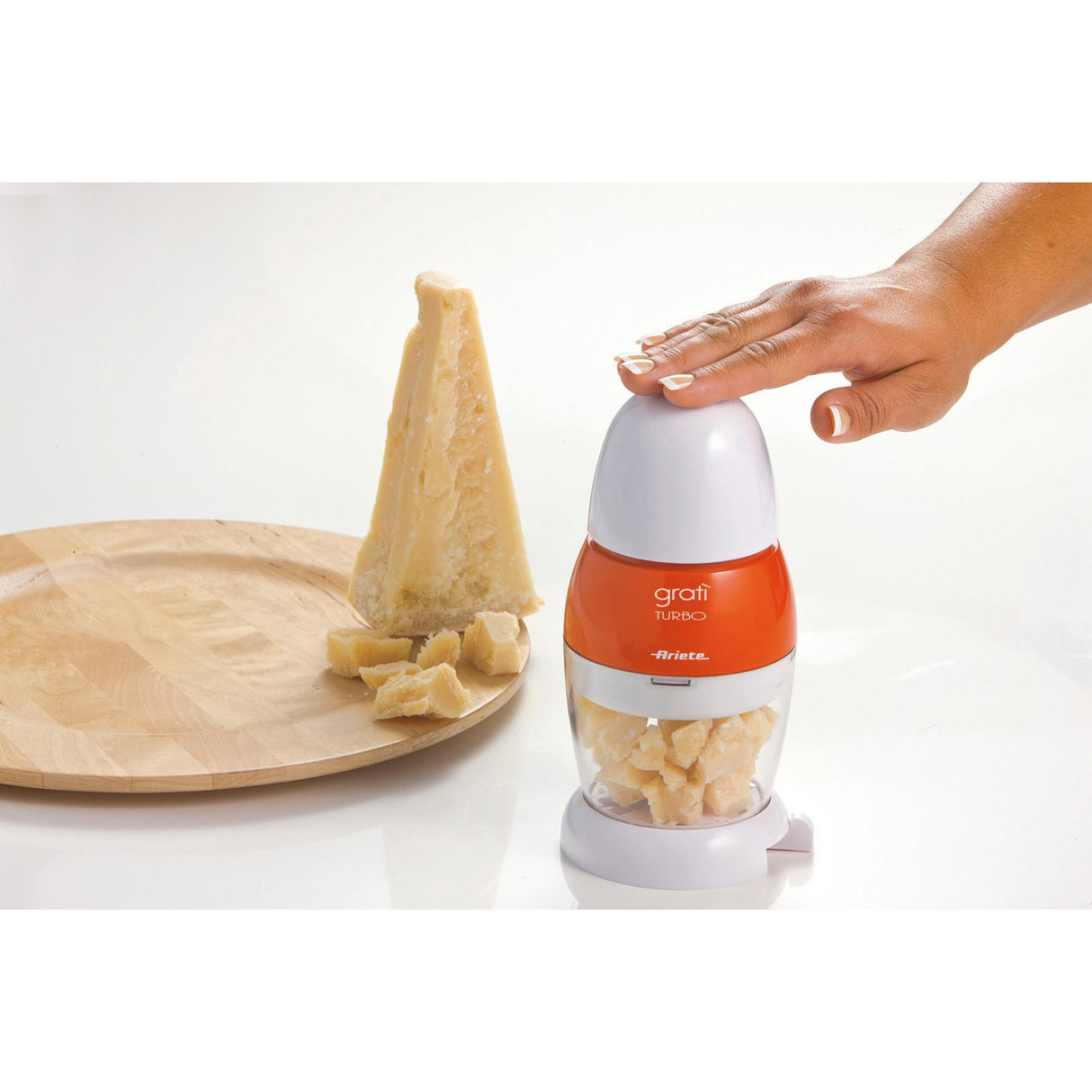 Ariete 439 Gratì Turbo - Grattugia elettrica che si trasforma in Formaggera con dosatore da tavola - Coperchio salvafreschezza - Lama Acciaio Inox