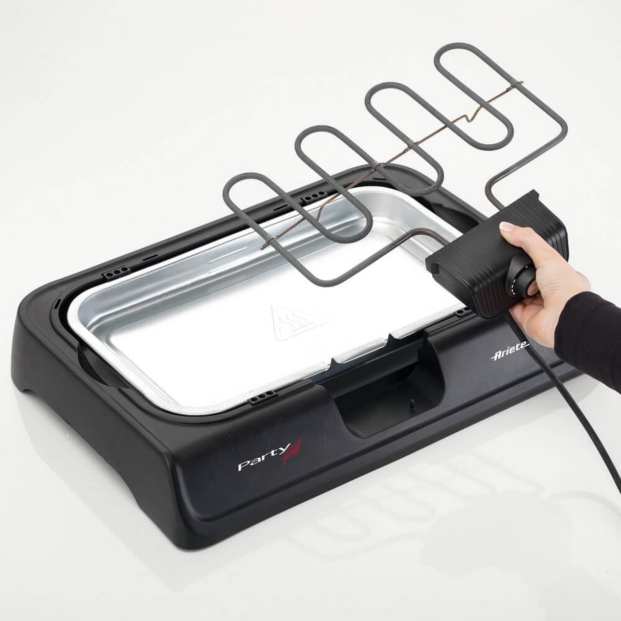 Ariete 723 Party Grill - barbecue elettrico. Potenza 2000W. Cottura lenta e rapida. Per carne, verdura e pesce. Dotata di vassoi raccogli grasso.