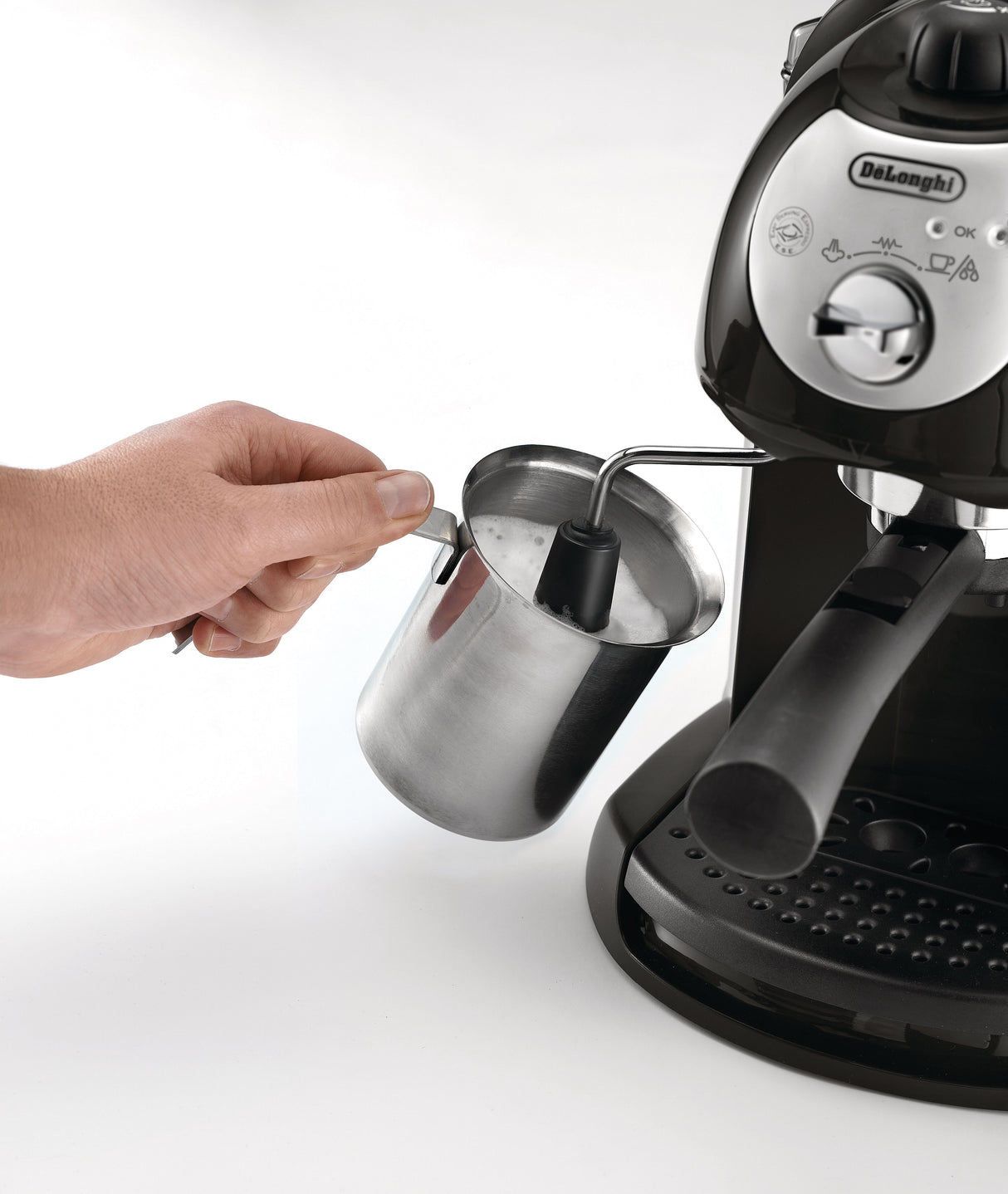 De’Longhi EC201.CD,B Macchina da Caffè Manuale Espresso e Cappuccino, Compatibile con Polvere o Cialde E.S.E., Spegnimento Automatico, Serbatoio Estraibile da 1L, Potenza 1100W, Nero