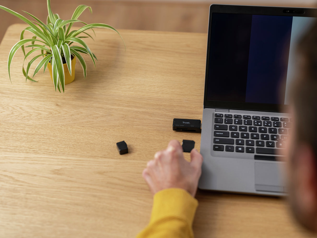 Trust NANGA lettore di schede USB 3.2 Gen 1 (3.1 Gen 1) Type-A Nero