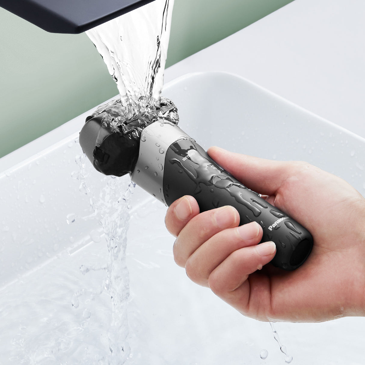 Panasonic ES-RM3FXK503, Rasoio 3 lame, Wet&Dry, USB-C, sistema di pulizia easy cleaner