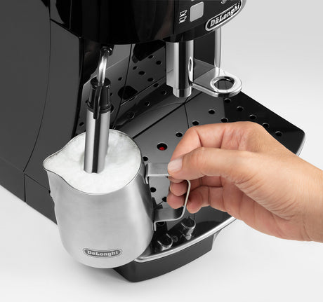 De’Longhi Magnifica S ECAM21.110.B, Macchina Automatica per Caffè in Chicchi, Cappuccinatore Manuale Classico, 2 bevande dirette, Pannello Comandi con Tasti, Black