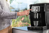 De’Longhi Magnifica S ECAM21.110.B, Macchina Automatica per Caffè in Chicchi, Cappuccinatore Manuale Classico, 2 bevande dirette, Pannello Comandi con Tasti, Black