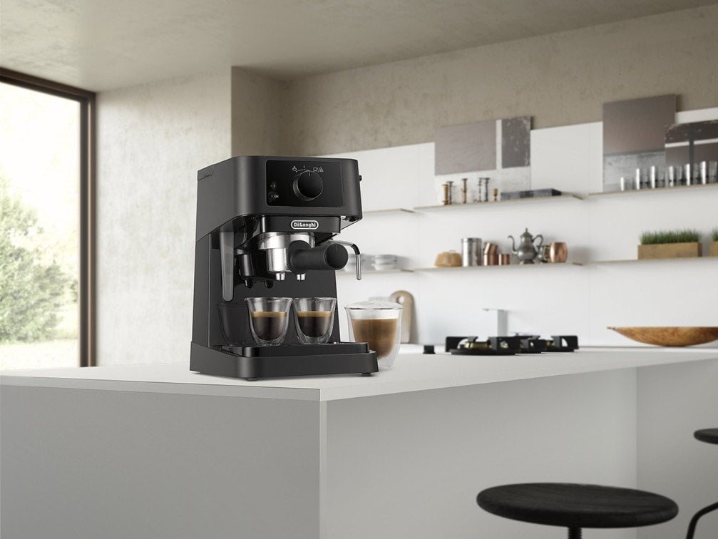 De’Longhi STILOSA EC235.BK Macchina da Caffè Manuale Espresso e Cappuccino, Compatibile con Polvere o Cialde E.S.E., Spegnimento Automatico, Serbatoio Estraibile da 1L, Potenza 1100W, Nero