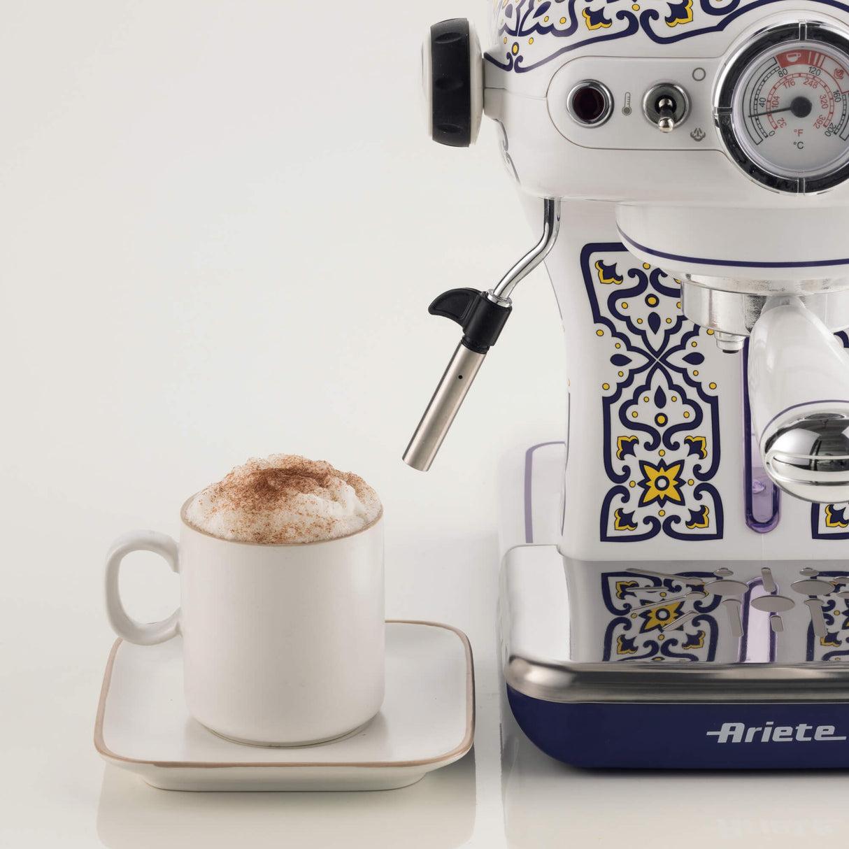 Ariete 1389 Macchina da caffè Capri, 850W, Capacità serbatoio 0,9L, Filtro ½ tazze, Vassoio raccogli goccia, Cappuccinatore